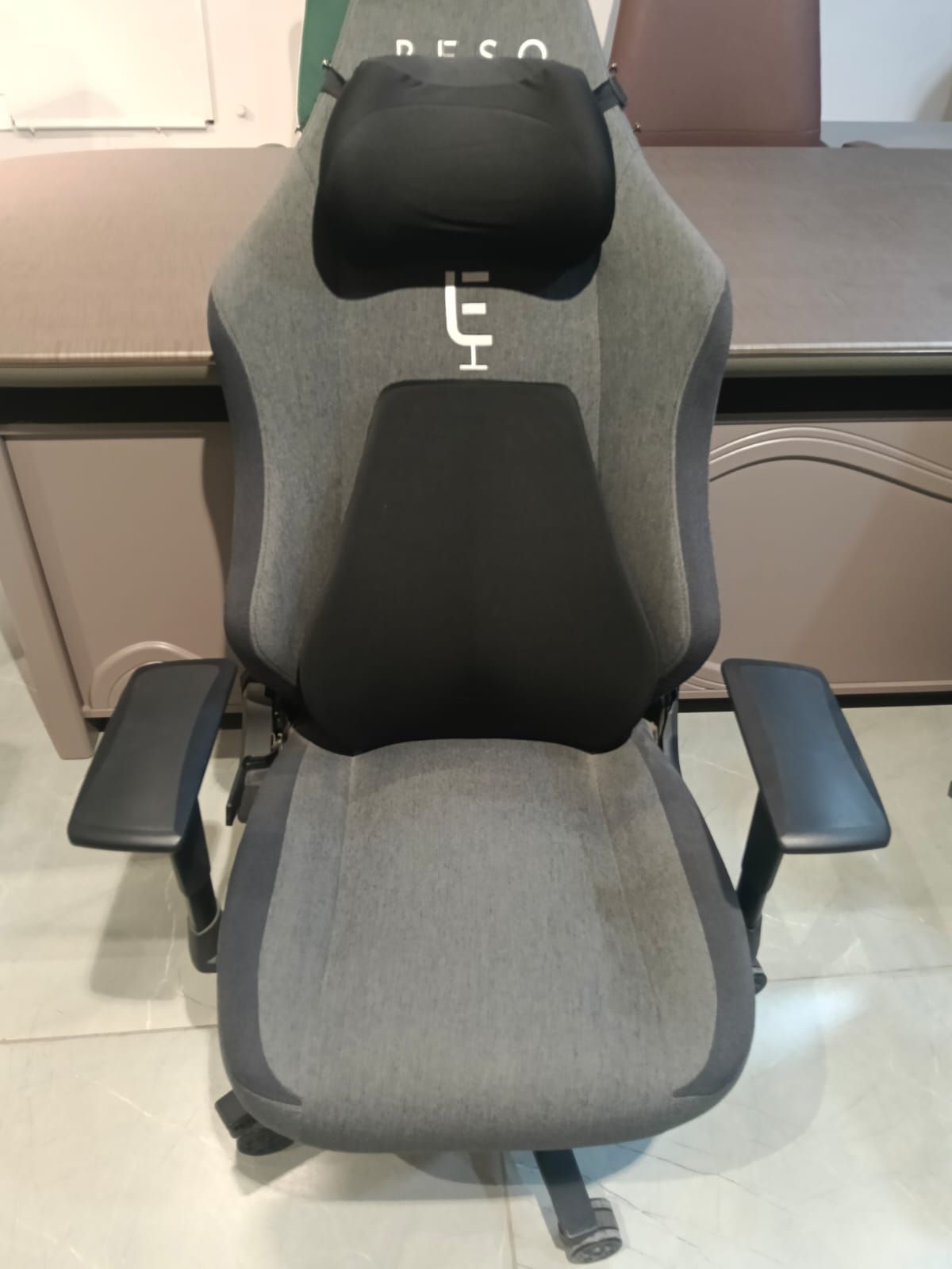 Gaming chair — grey